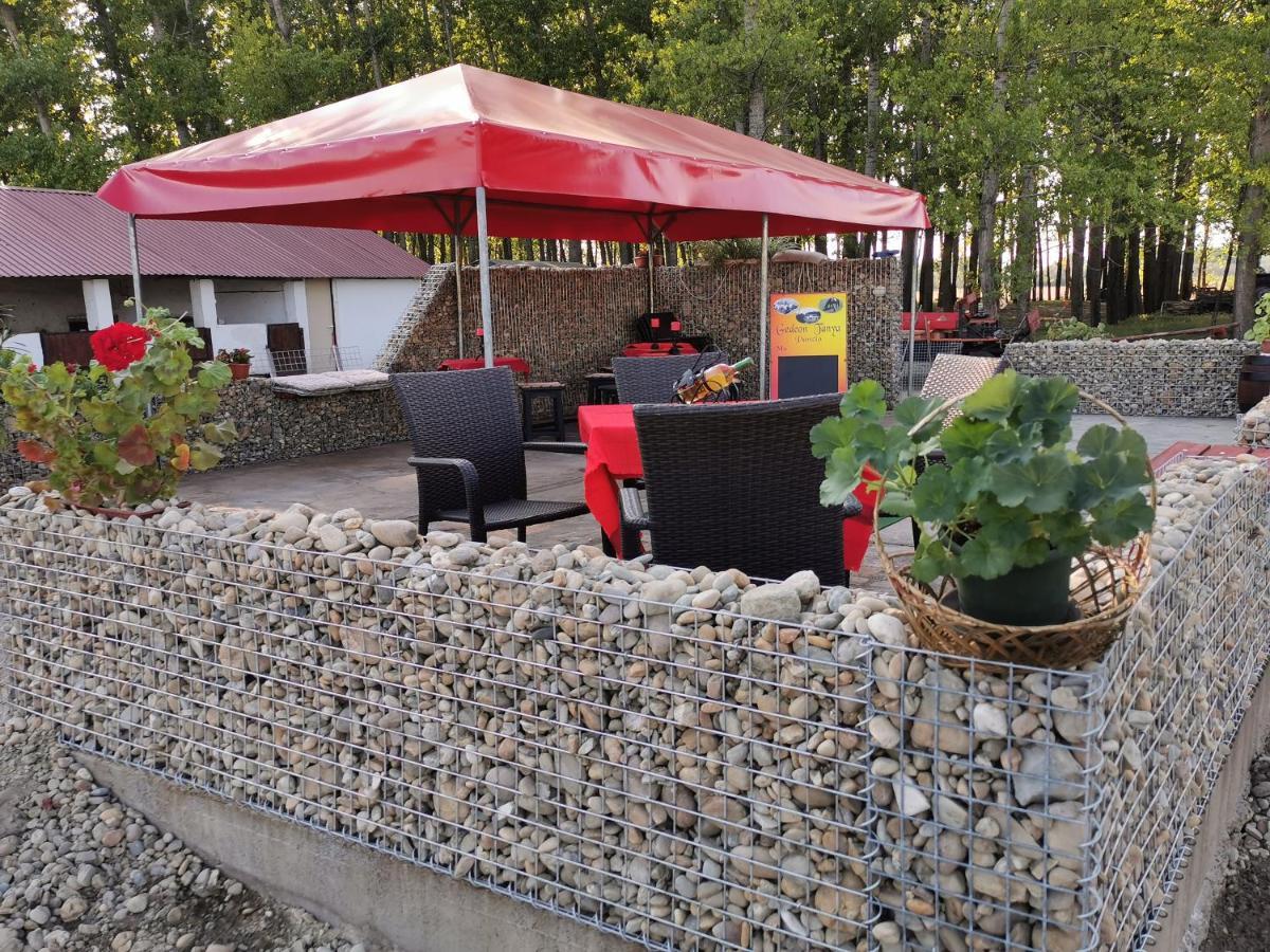 Gedeon Tanya Panzio Guest House Jakabszállás Екстериор снимка
