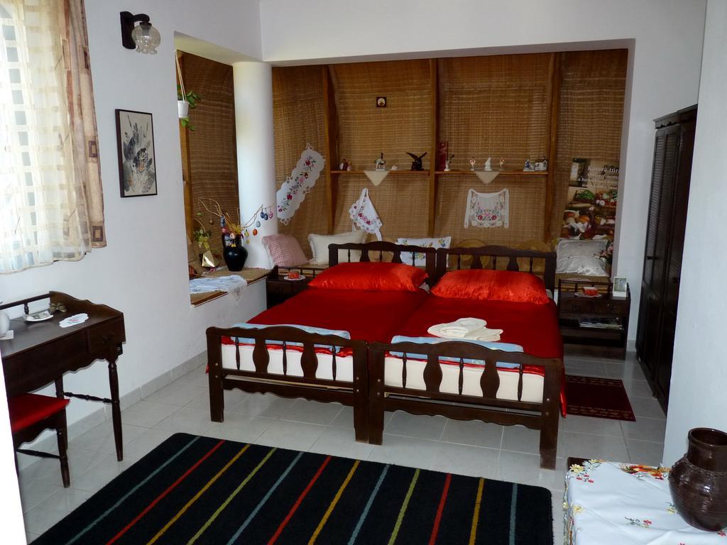 Gedeon Tanya Panzio Guest House Jakabszállás Екстериор снимка