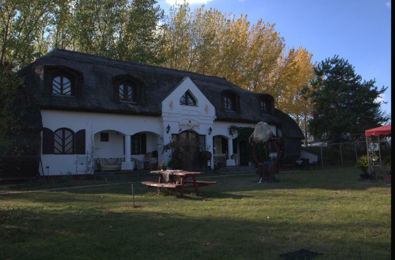 Gedeon Tanya Panzio Guest House Jakabszállás Екстериор снимка