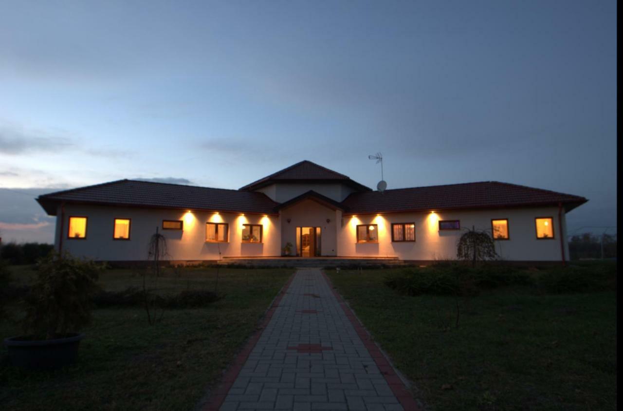 Gedeon Tanya Panzio Guest House Jakabszállás Екстериор снимка